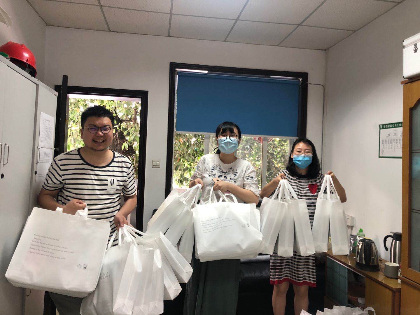華西安裝公司工會(huì)為職工發(fā)放“五一”暖心慰問品