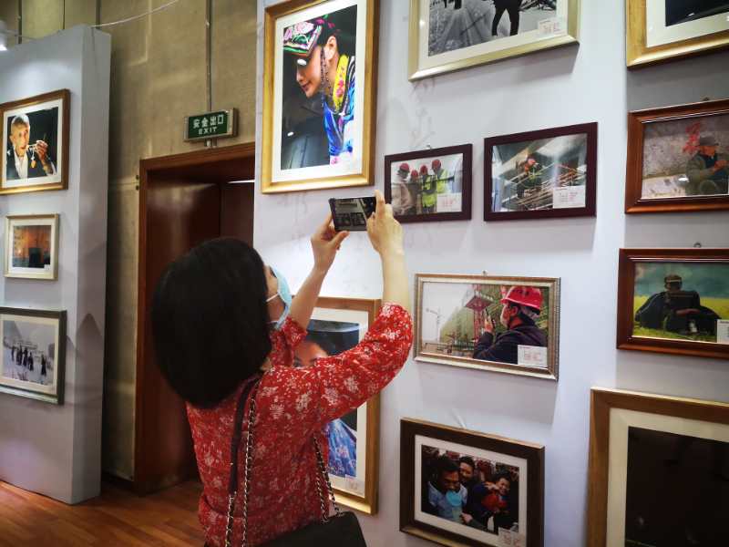公司職工作品入圍集團(tuán)成立70周年書畫攝影作品展